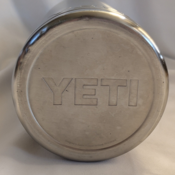 YETI 64oz Stainless Steel Silver Wide Mouth Screw Lid Chug Cap - Picture 3 of 7